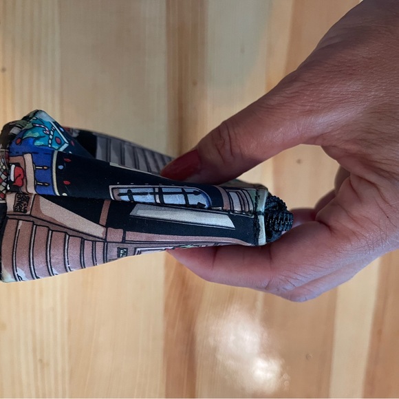 🎄🎅🏻Nicole Miller Silk Christmas Print Makeup Case EUC - Picture 11 of 15